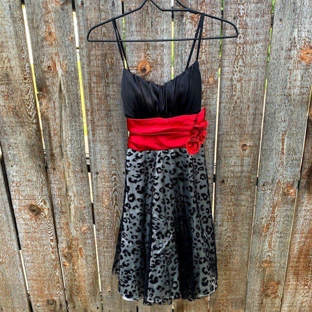B Darlin Dress formal sleeveless knee length 1/2